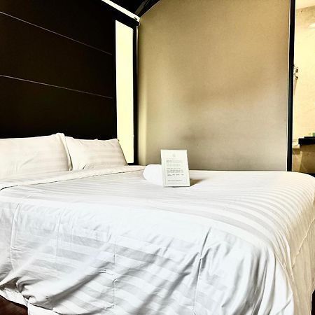 Chariton Hotel Nusa Bestari Джохор-Бару Экстерьер фото