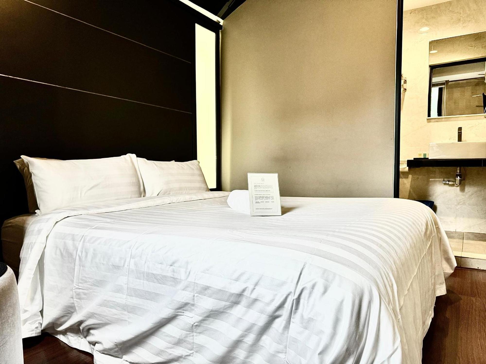 Chariton Hotel Nusa Bestari Джохор-Бару Экстерьер фото