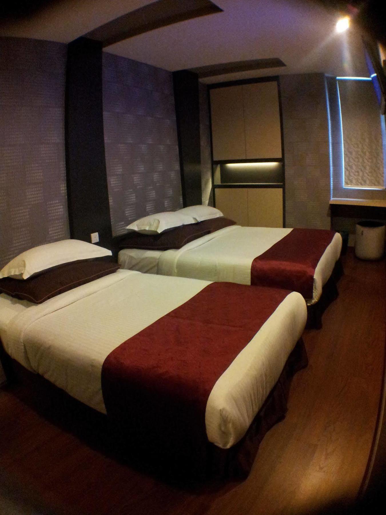 Chariton Hotel Nusa Bestari Джохор-Бару Экстерьер фото