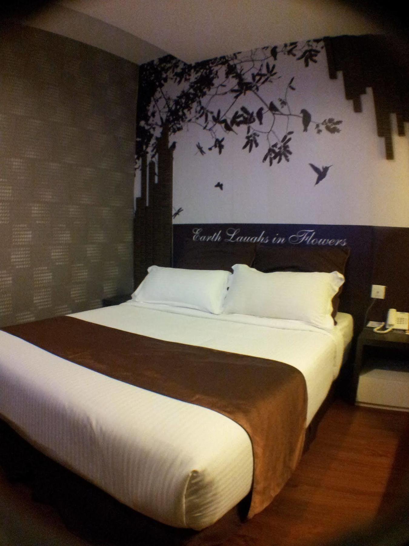 Chariton Hotel Nusa Bestari Джохор-Бару Экстерьер фото
