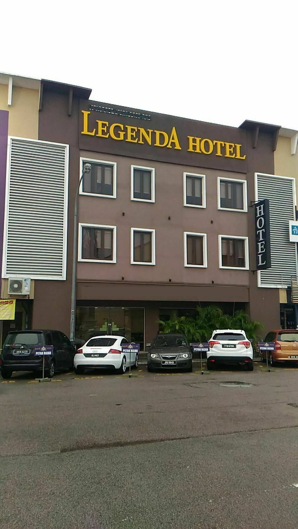 Chariton Hotel Nusa Bestari Джохор-Бару Экстерьер фото
